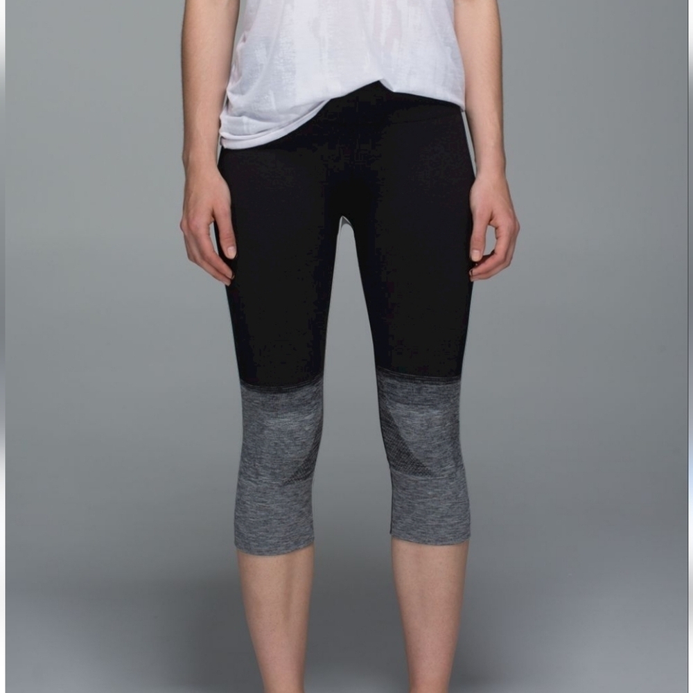 Lululemon Seamlessly Street Crop Heathered Black and Gray Size 6